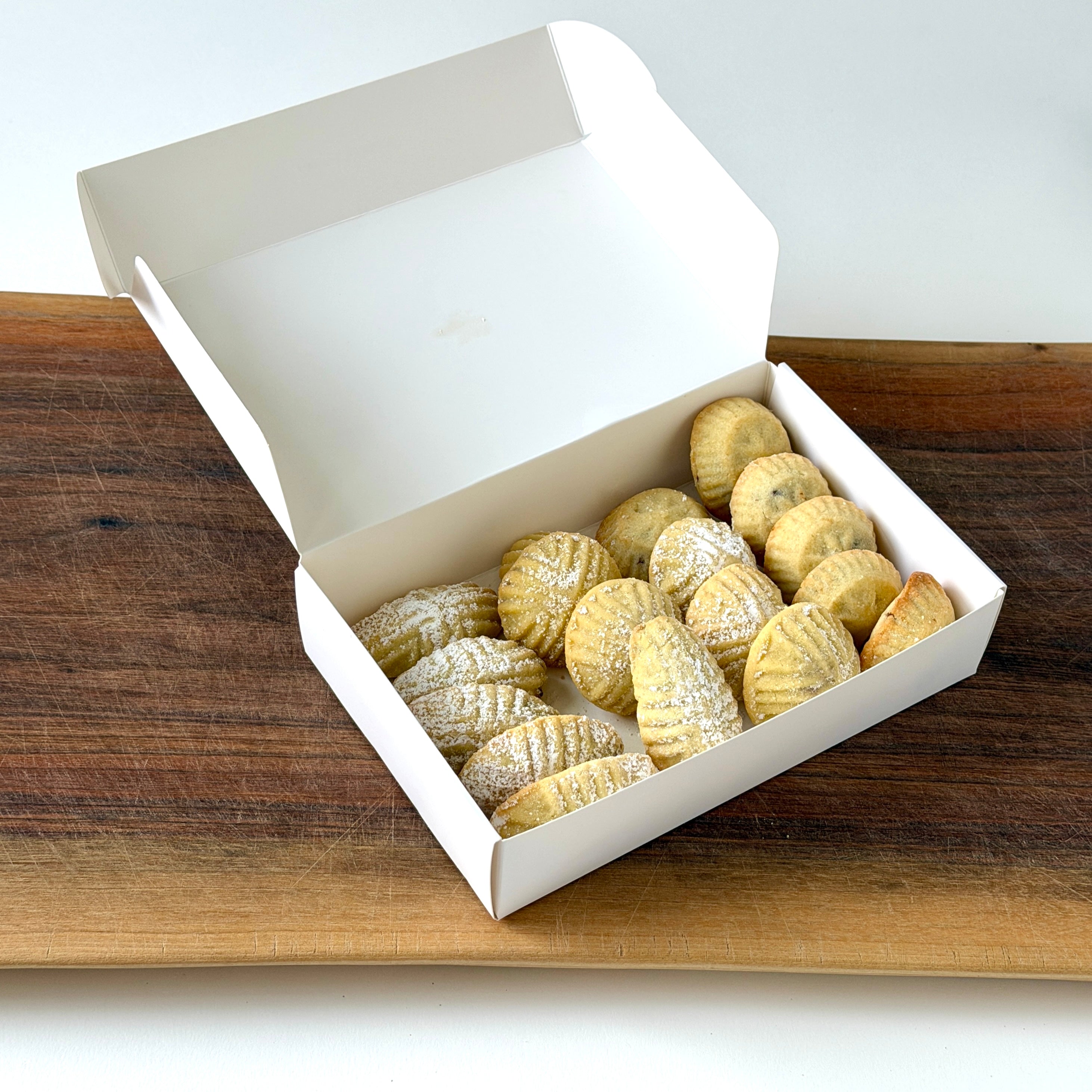 Maamoul box (date, pistachio, and walnut)